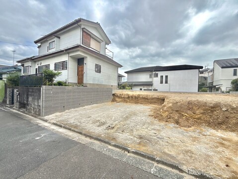 住宅隣接の更地で周囲は静かな住宅街です