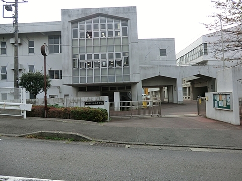 横浜市立上白根北中学校まで約740m