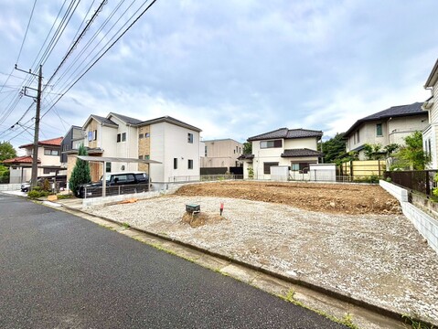 住宅街の更地で建築用地として利用可能な土地