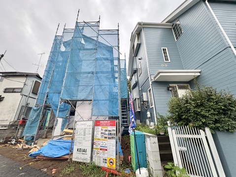 建築中の住宅が並ぶ住宅街の外観