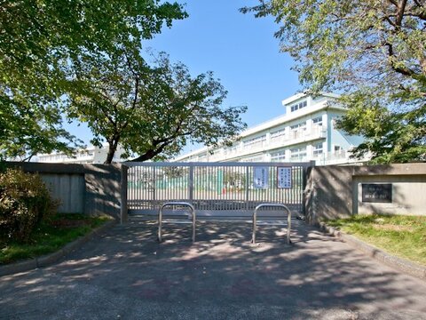 厚木市立緑ヶ丘小学校　距離約800m
