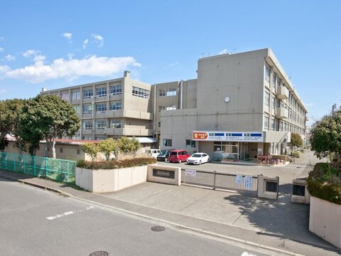 厚木市立林中学校　距離約400m