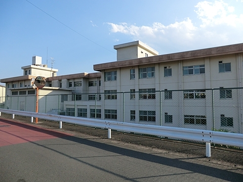 綾瀬市立北の台中学校　距離約1700m
