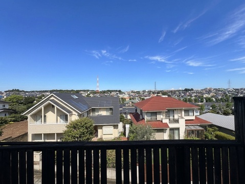 バルコニーから住宅街を望む眺望