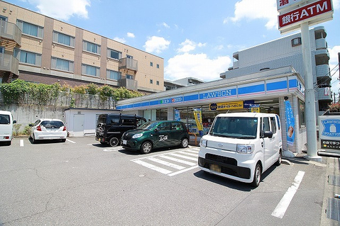 ローソン　横浜美しが丘四丁目店　距離約550m