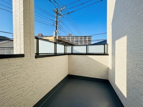 屋外のバルコニー空間