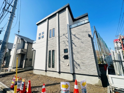 建築中の戸建て住宅外観