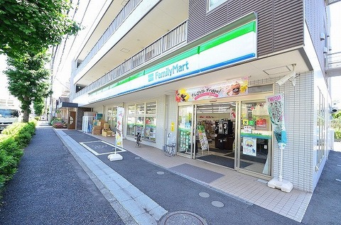 ファミリーマート　町田中町三丁目店まで約700m
