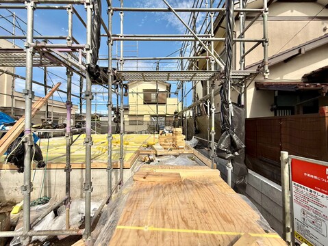 工事中の建物周辺