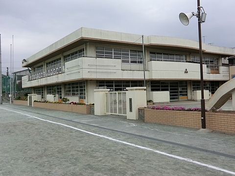 秦野市立本町幼稚園　距離約800m