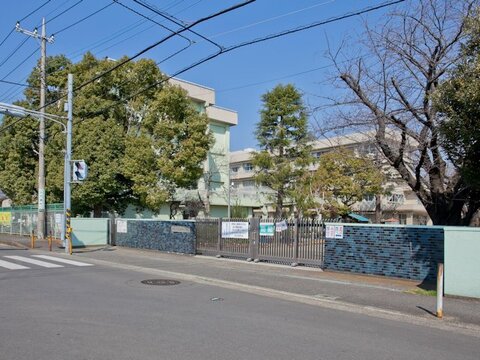 厚木市立愛甲小学校　距離約600m