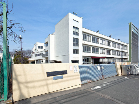 多摩市立多摩第二小学校　距離約400m