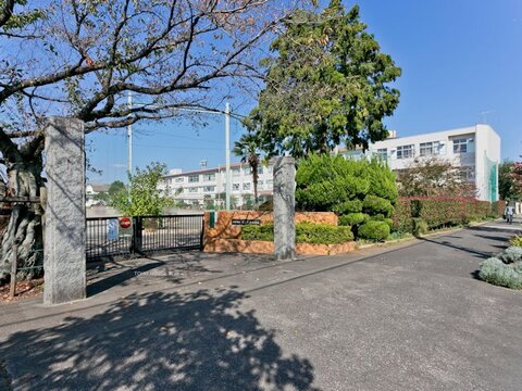 八王子市立元八王子小学校　距離約1000m