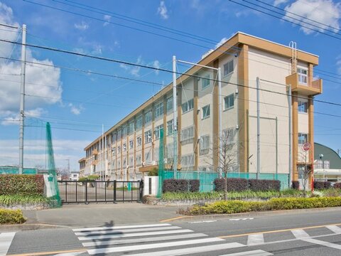 八王子市立元八王子中学校　距離約1200m