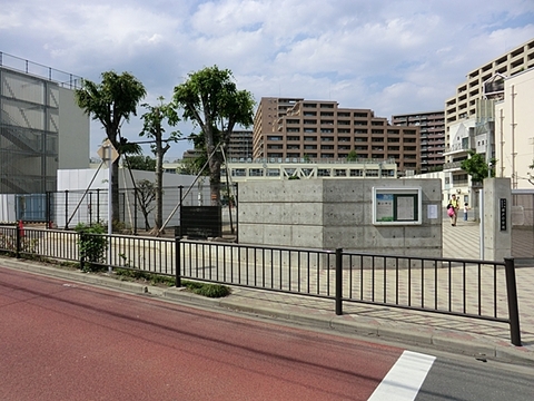 世田谷区立塚戸小学校まで約750m