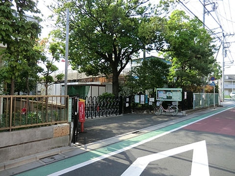 世田谷区立烏山北小学校　距離約450m