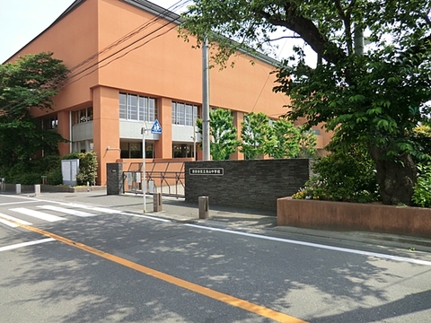 世田谷区立烏山中学校　距離約650m