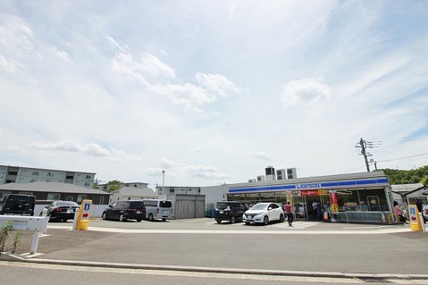 ローソン　西ひかりが丘店　距離約650m