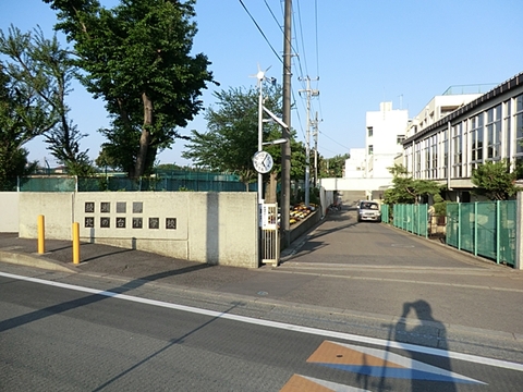 綾瀬市立北の台小学校　距離約450m