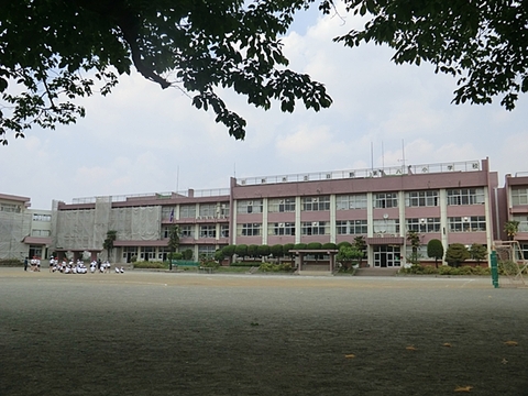 日野市立日野第八小学校　距離約1700m