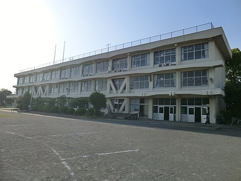 日野市立滝合小学校　距離約160m