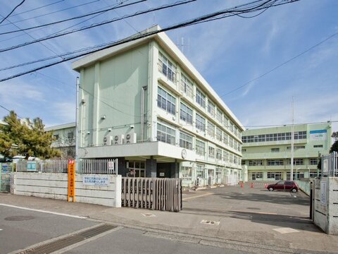 厚木市立清水小学校まで約550m