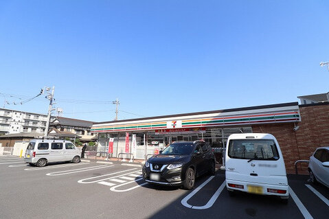 セブンイレブン　厚木岡田4丁目店　距離約550m