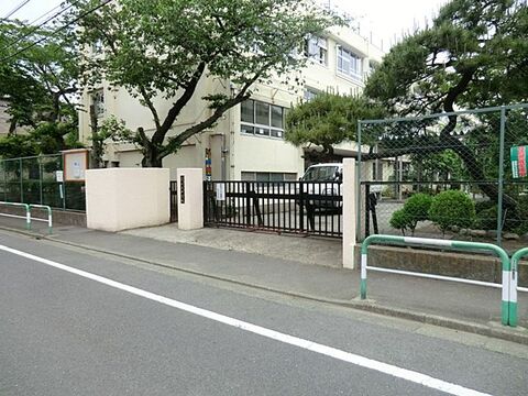 世田谷区立尾山台中学校　距離約1800m
