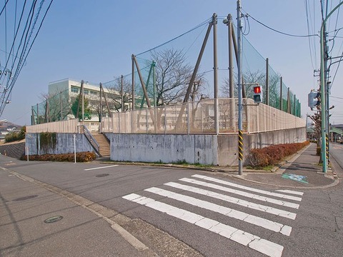 厚木市立毛利台小学校　距離約540m