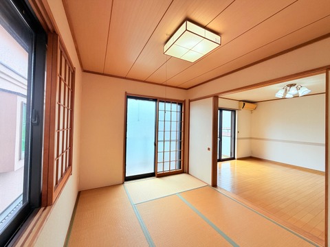 窓のある明るい和室