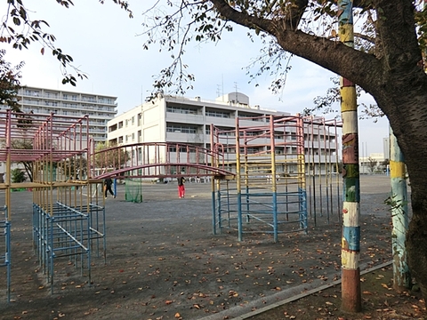 横浜市立仏向小学校まで約1300m