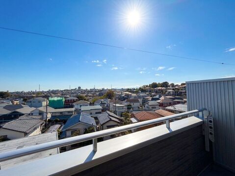バルコニーから市街地を望む眺望