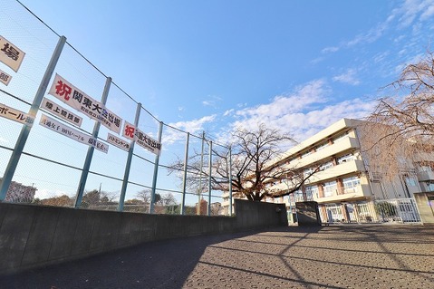 町田市立山崎中学校　距離約810m
