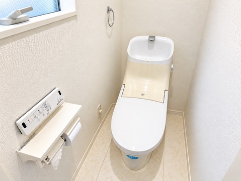 温水洗浄便座付きのトイレ