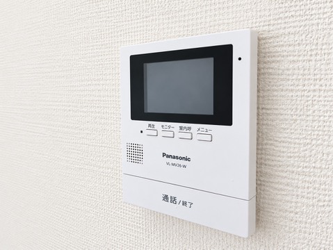 壁面に設置されたモニター付きインターホン