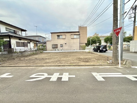 前面道路と周辺の住宅街