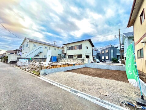 住宅街にある戸建て住宅の外観