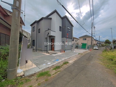 2台分可能なゆとりの敷地。1台の方でもお客様が来られた時に安心です
