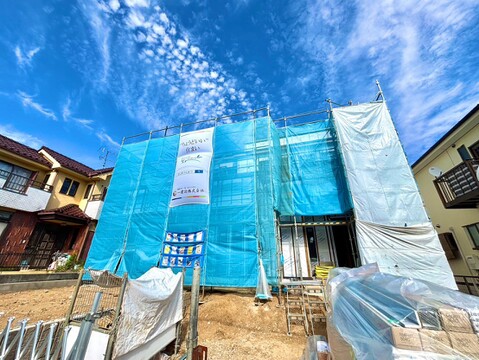 建築中の戸建て住宅の外観