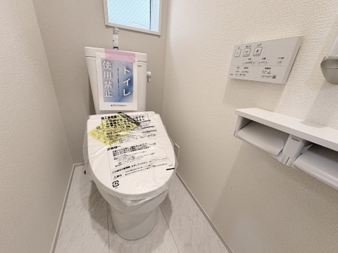 温水洗浄便座付きのトイレ