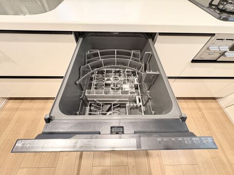 キッチン下に設置された食器洗い乾燥機