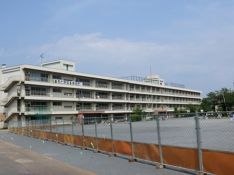秦野市立南小学校　距離約1200m