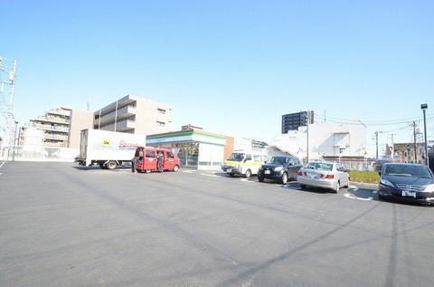 ファミリーマート　座間相模が丘一丁目店　　距離約200m
