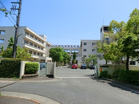 秦野市立渋沢中学校　距離約1600m