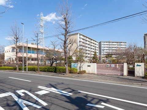 虹ケ丘保育園まで約1100m