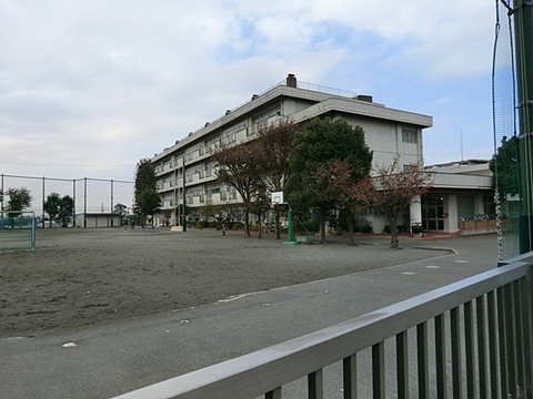横浜市立東市ケ尾小学校　距離約1200m