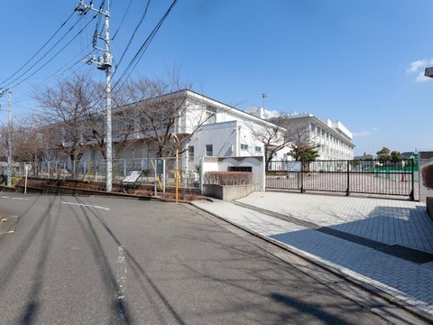 川崎市立麻生中学校　距離約350m