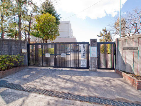 町田市立成瀬台小学校　距離約350m