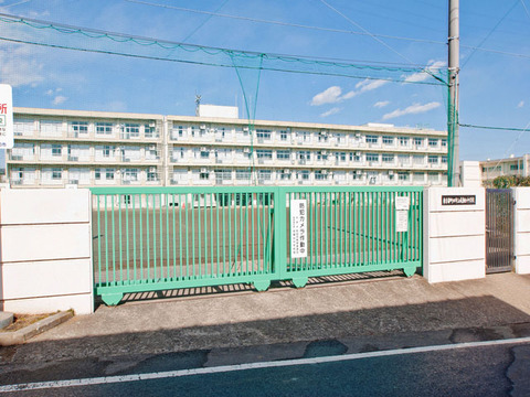 町田市立成瀬台中学校　距離約450m