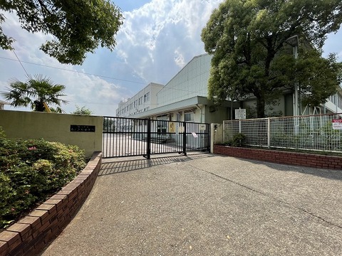 横浜市立もえぎ野小学校まで約400m